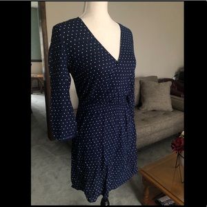 CLOSET CLEAR OUT!! EUC ⭐️ H&M faux wrap dress